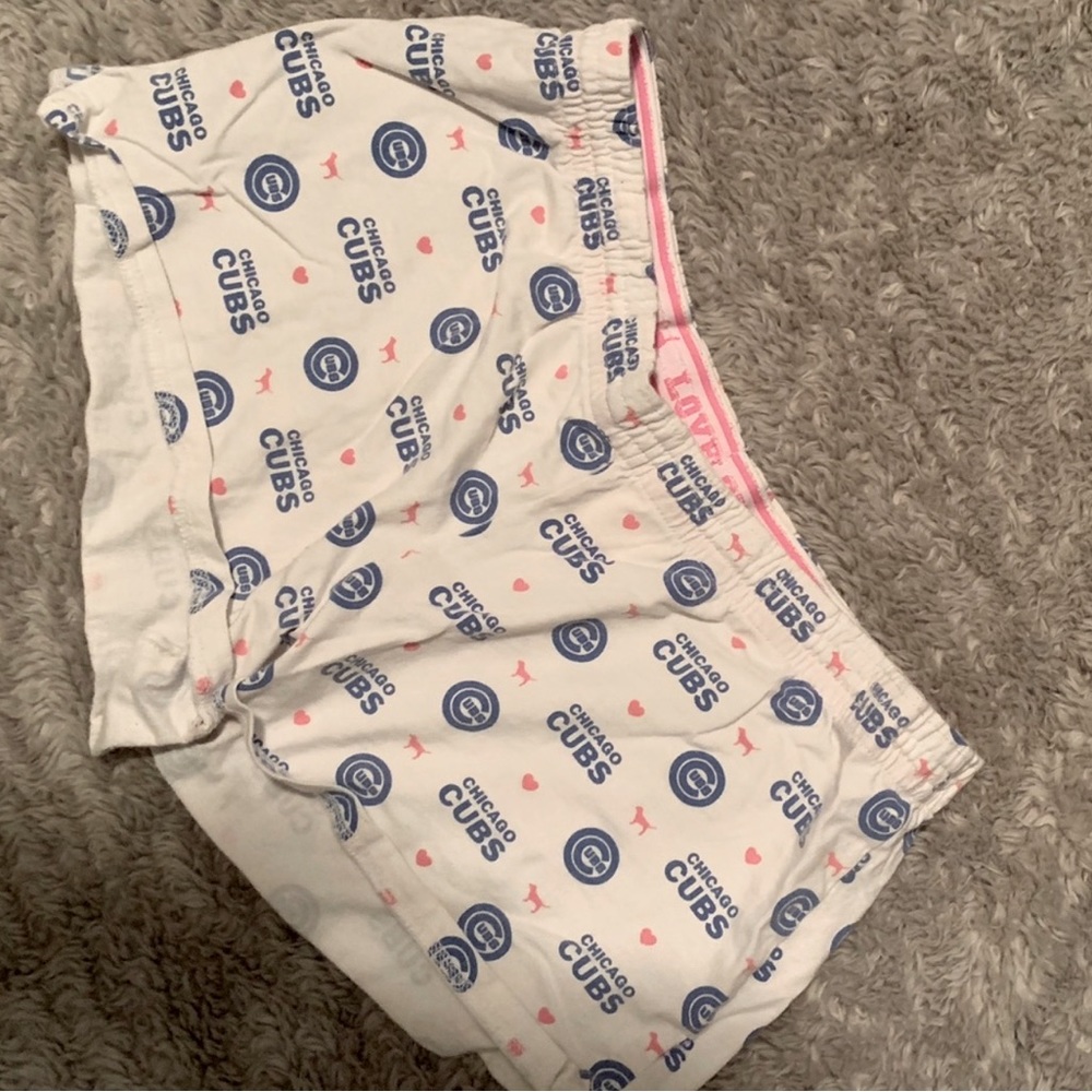 ISO PINK VS Chicago Cubs shorts